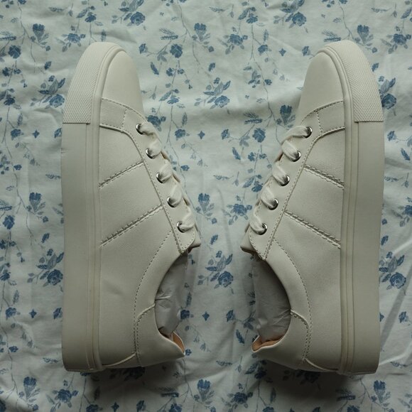 Off-white W6.5 Dolce Vita Sneaker - Picture 3 of 6